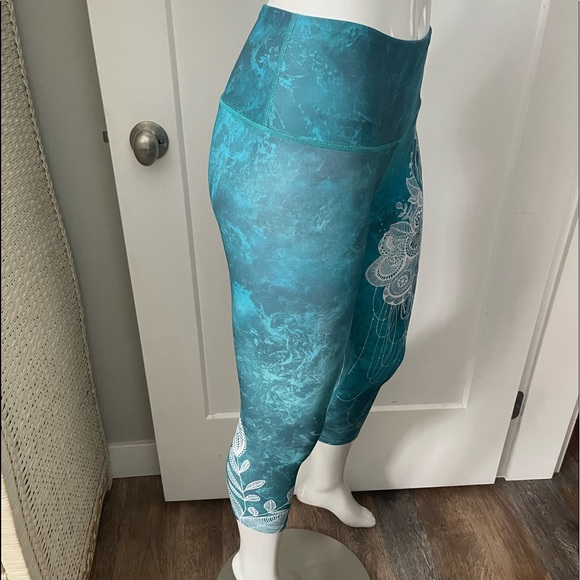 Inner Fire Crops - Picture 2 of 5